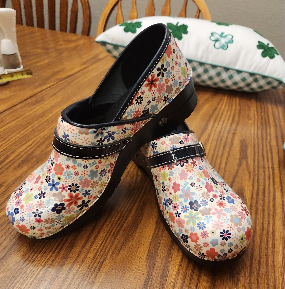 Sanita Womans Floral Clogs with Multicolor Design Professional Shoe Size 11.5